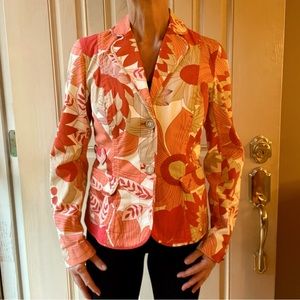 Beautifully tailored blazer, size small.